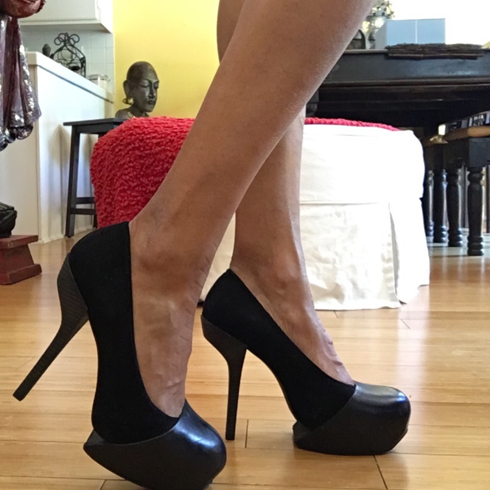 BCBG Max Azria Heel